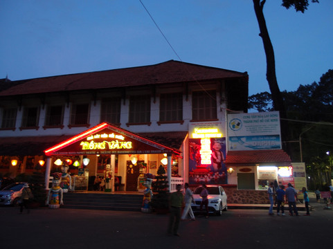 Water puppet show at Thao Dien Village-胡志明市必去景点