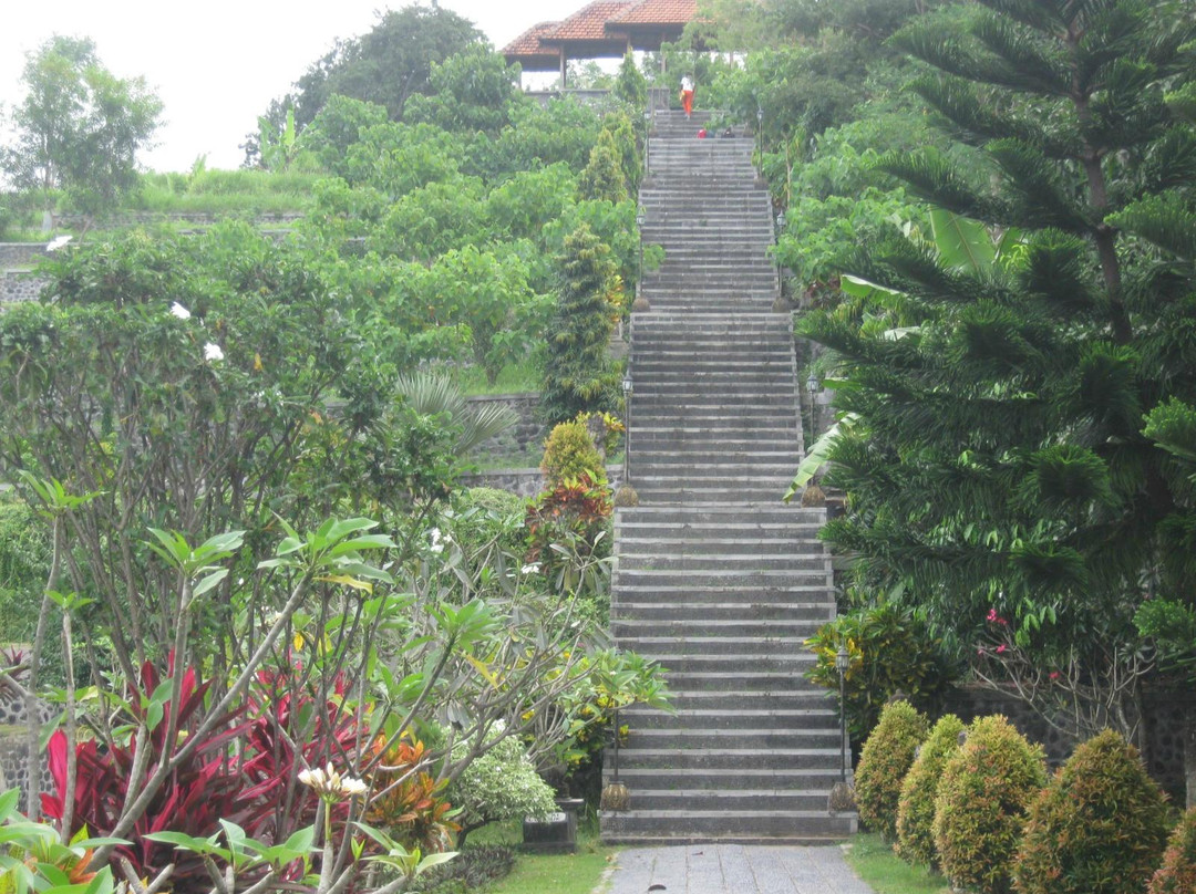 乌戎水皇宫-卡朗阿森必去景点