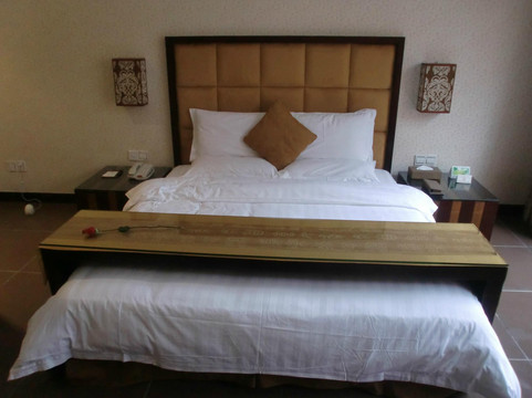 望谷温泉度假村主图