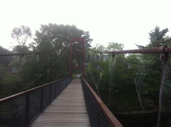 Androscoggin Swinging Bridge景点图片