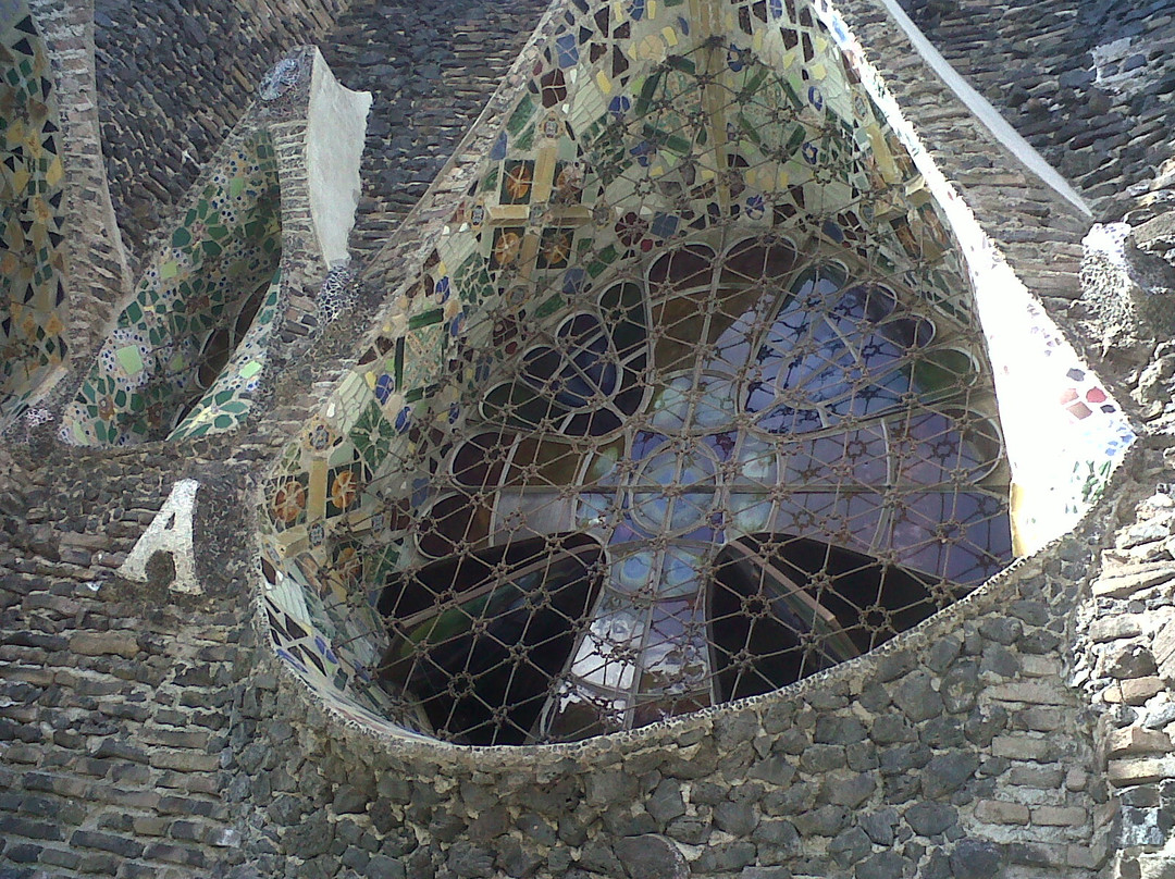 Gaudi's Crypt And Colonia Güell-圣科洛马德塞尔韦略必去景点