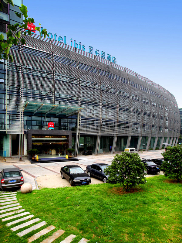 杭州滨江宜必思酒店主图