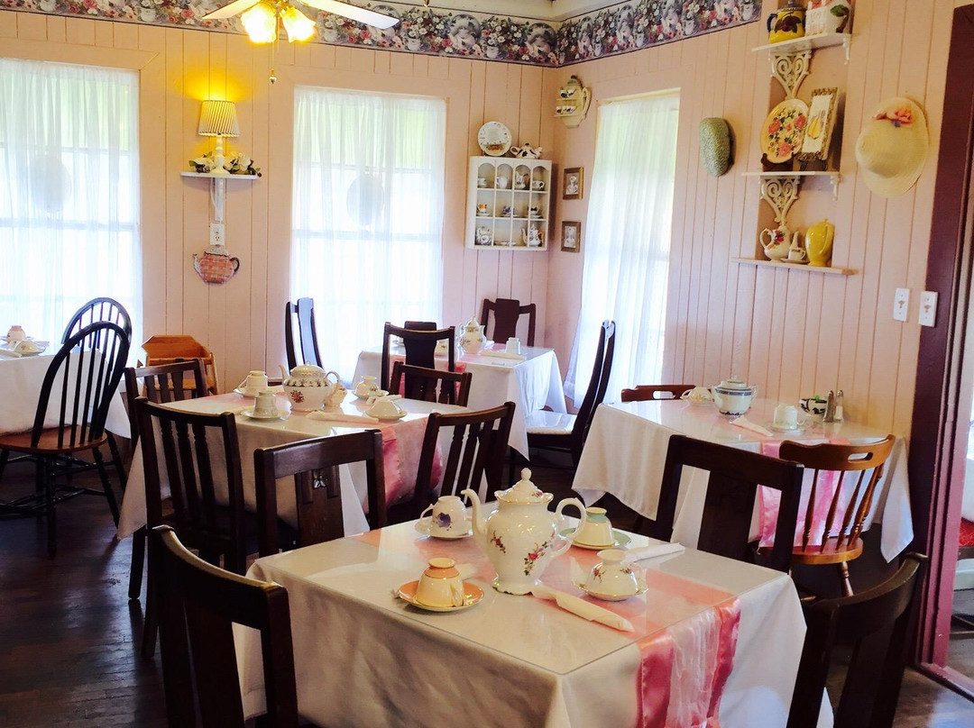 Four Friends Tea Room & Gifts