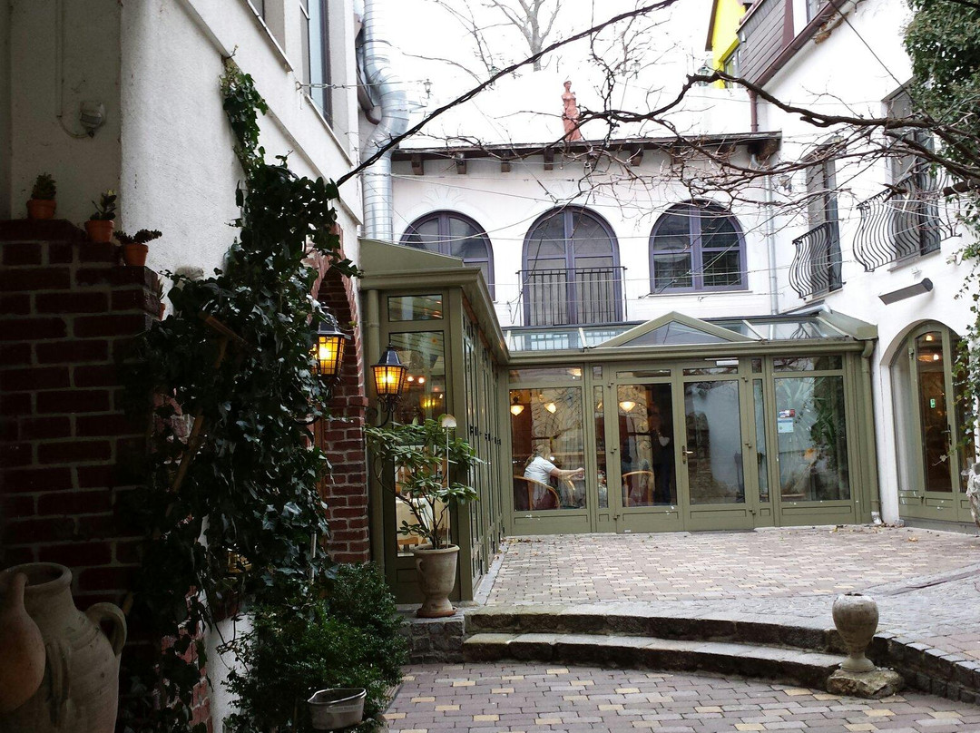 诺伊西德湖畔酒店住宿-Weinlaubengasthof Rathausstueberl