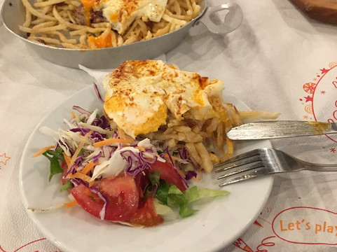 Petroupoli餐馆和美食-Taverna O Paradeisos