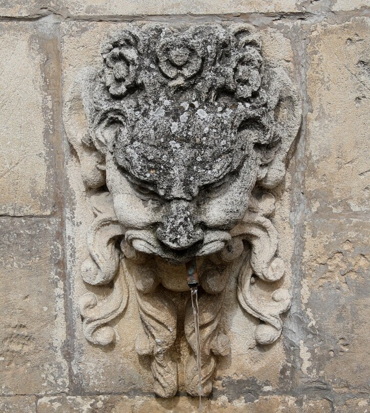 Fontaine Rue Carriero Frédéric Mistral-Velleron必去景点