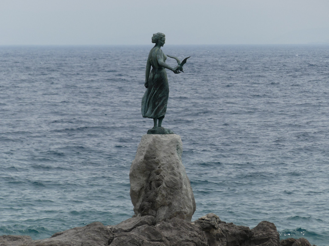 Maiden With The Seagull-欧帕提亚必去景点