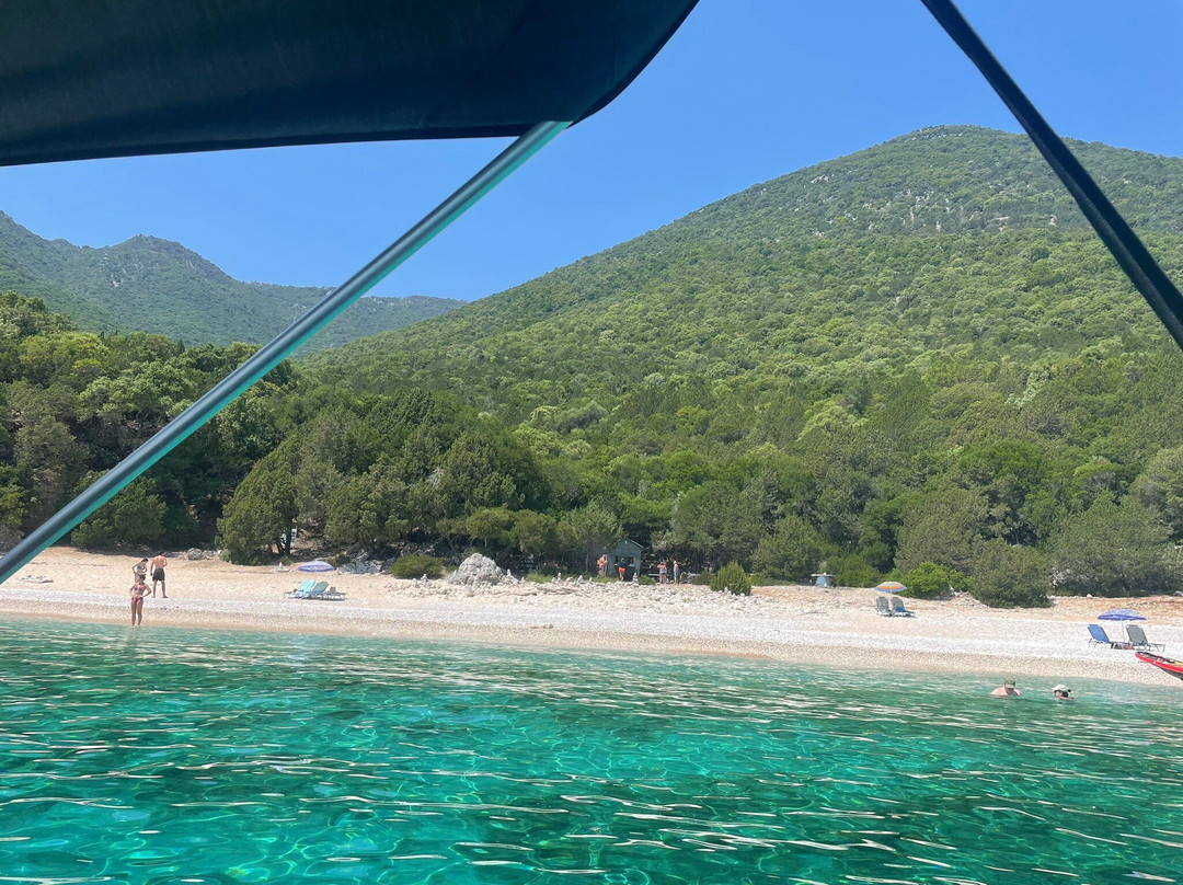 Pirates rent a boat-萨米必去景点