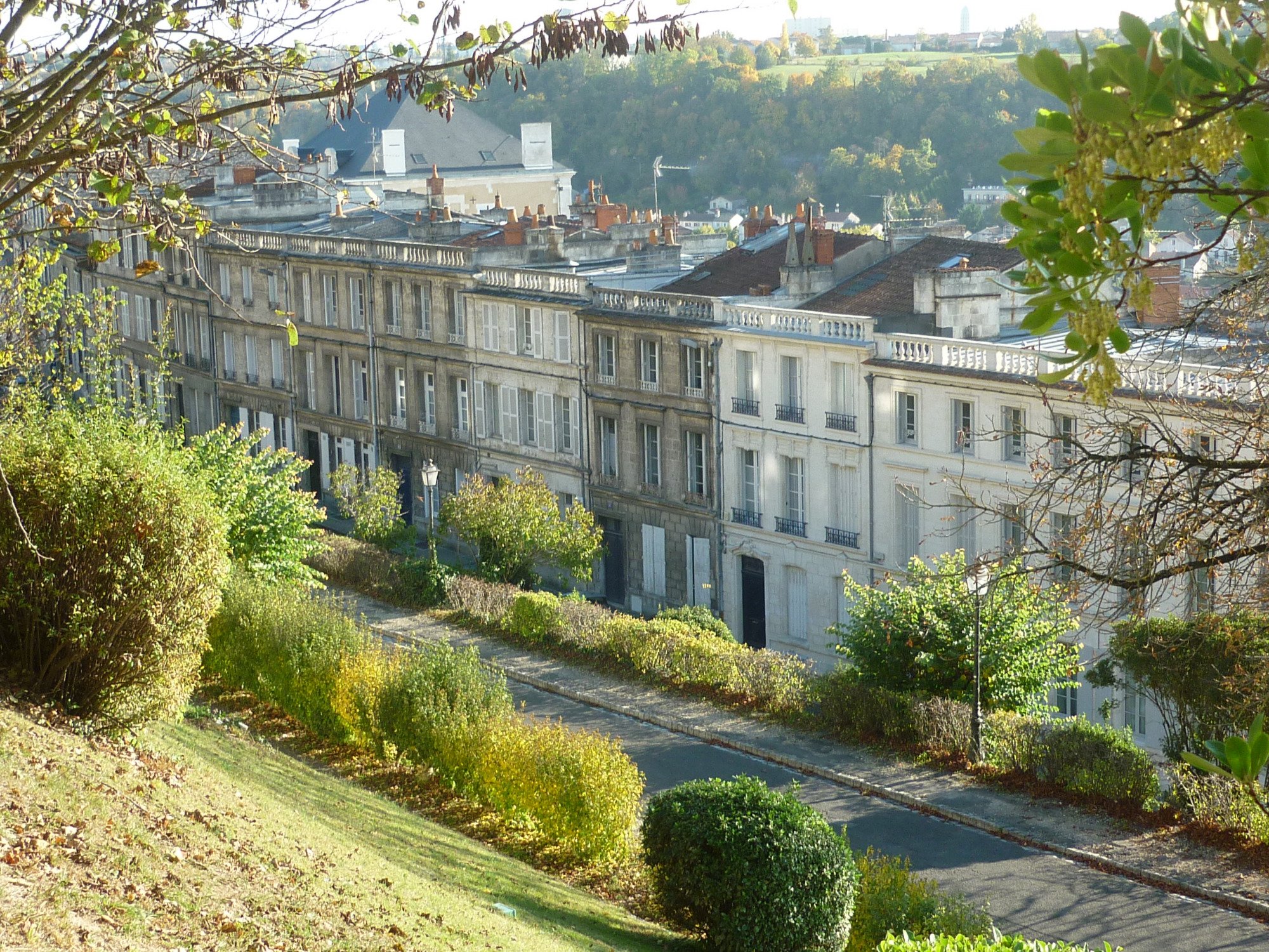 Les jardins de la Cathedrale-官方