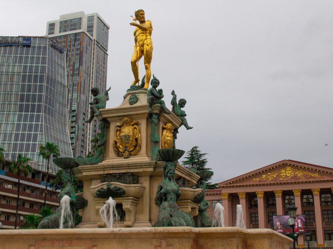 Neptune Fountain-巴统必去景点