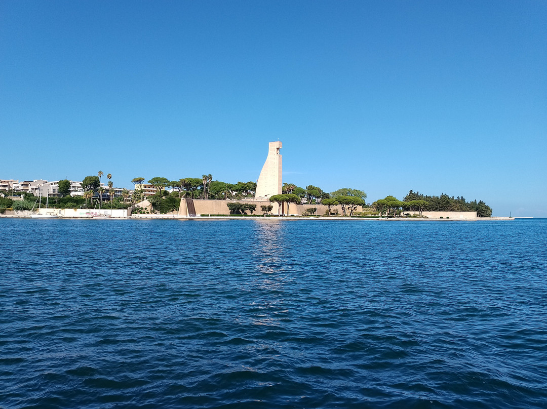 Monumento al Marinaio d'Italia-布林迪西必去景点
