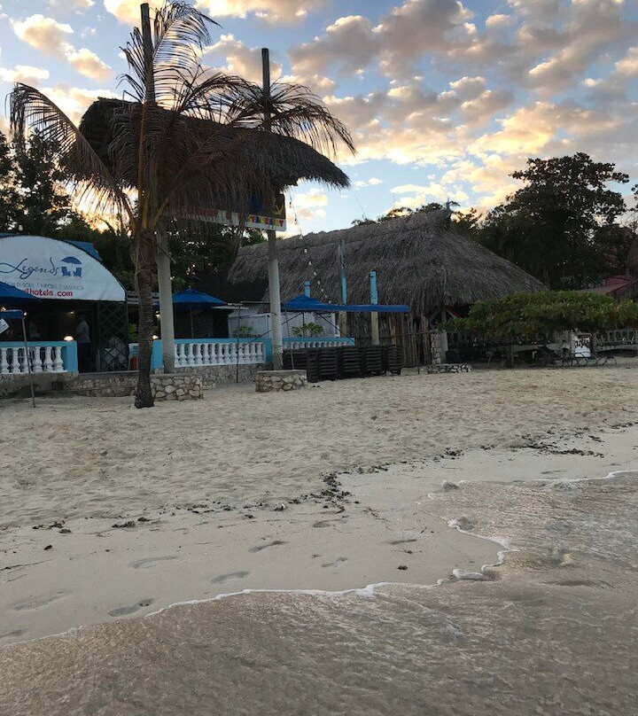 传奇海滩度假酒店主图