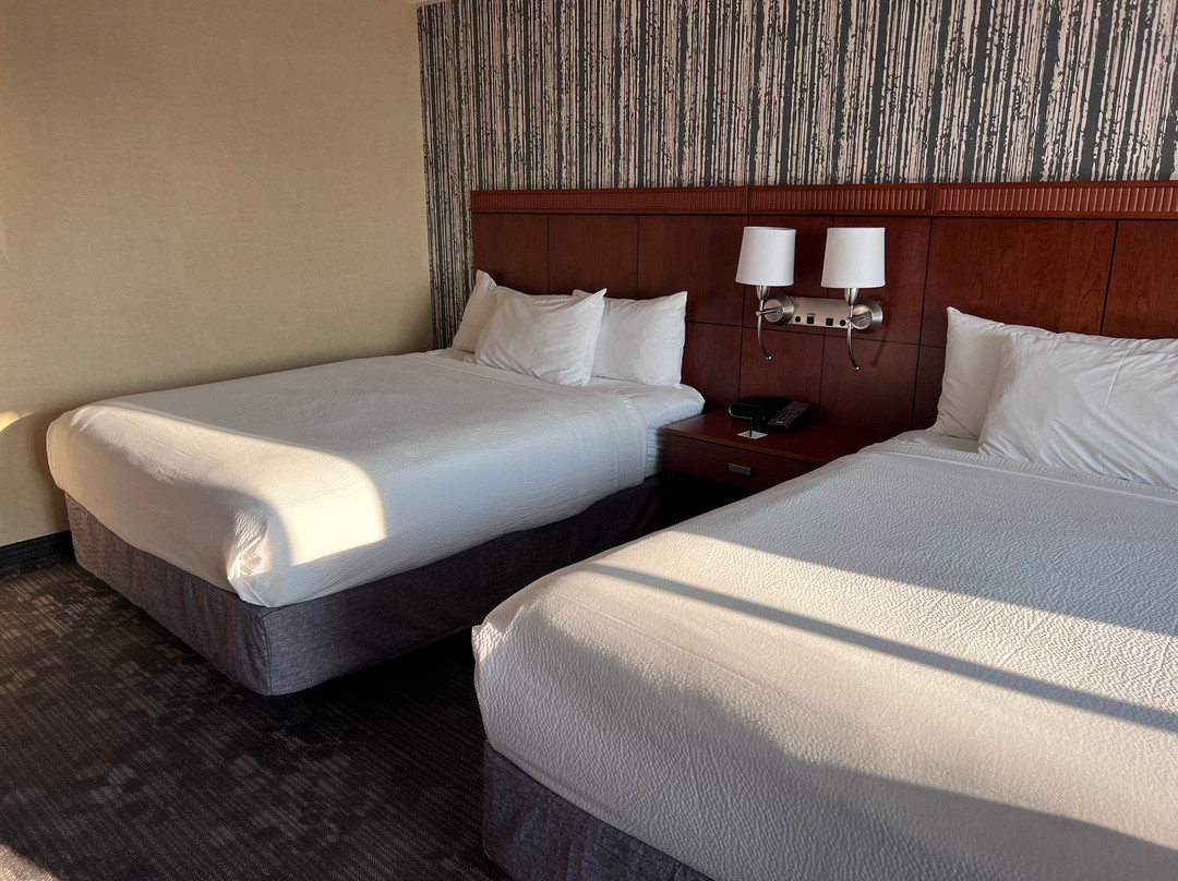 伯灵顿港万怡酒店主图