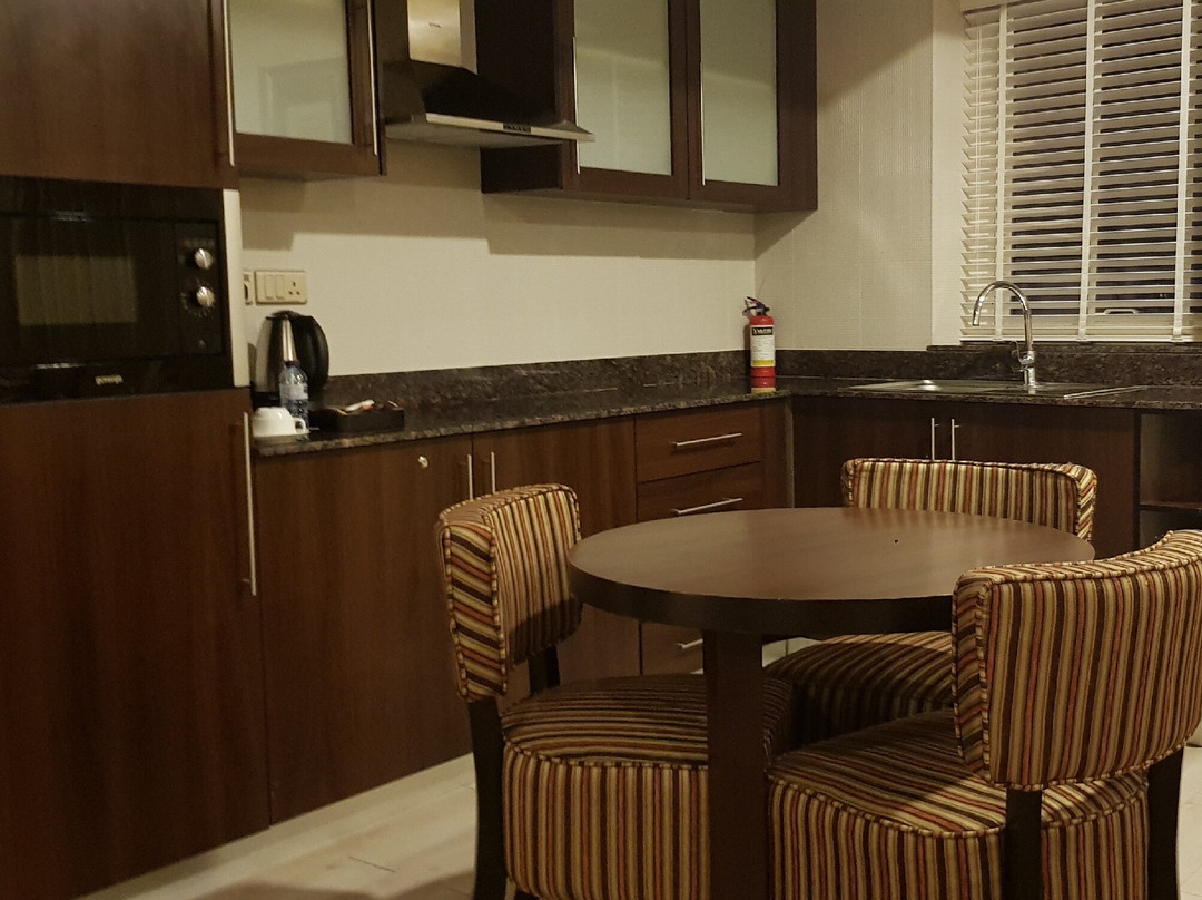 Orange Suites Hotel主图