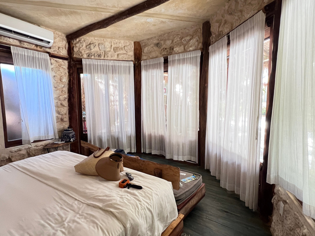 图兰阿赖耶阿华乌酒店主图