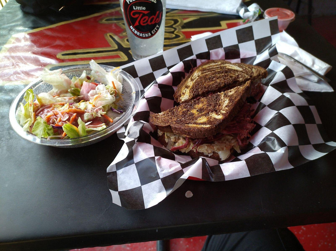 Little Ted's Pub & Grill