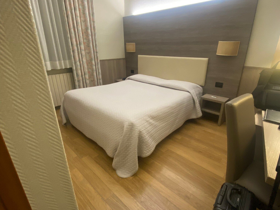 艾斯特酒店主图