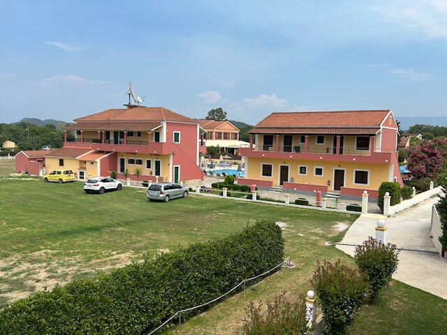 Spiros Apartments主图