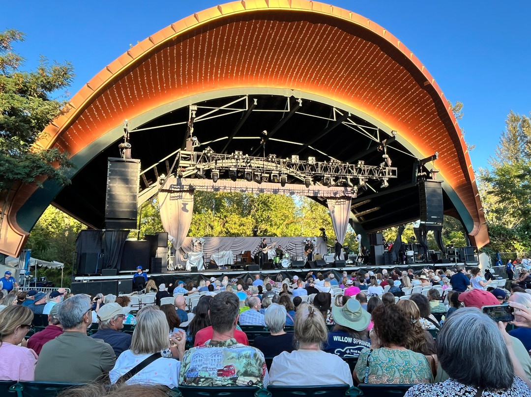 Cuthbert Ampitheater-尤金必去景点