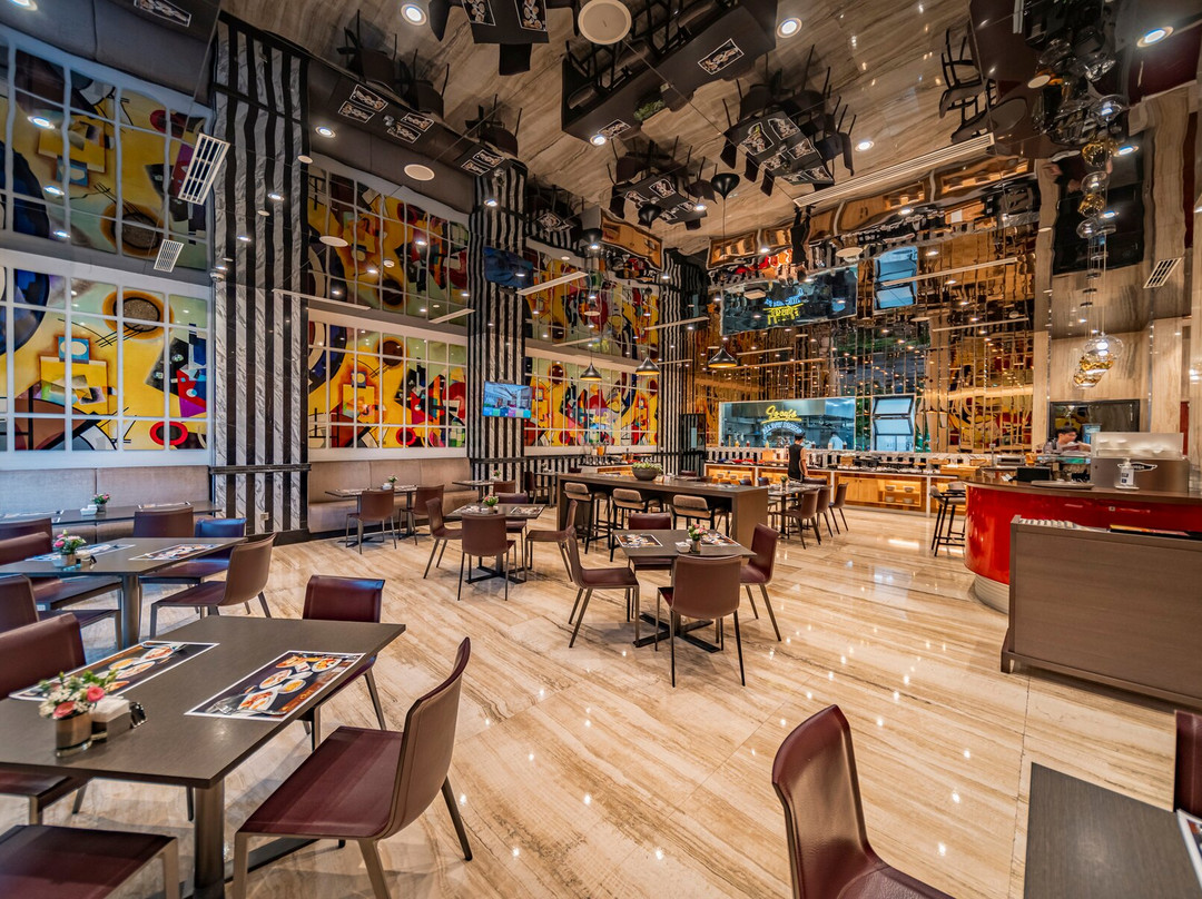 Le Cafe Restaurant & Bar