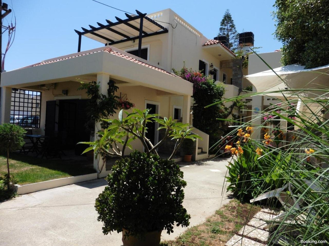 Julies Apartments主图