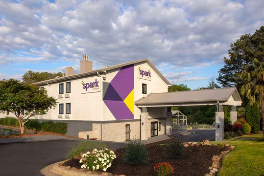 Spark by Hilton Atlanta Cumberland Ballpark主图