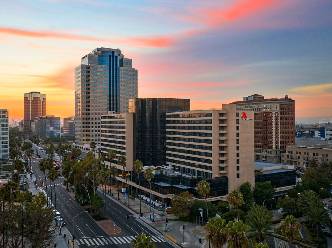 长滩万丽酒店主图