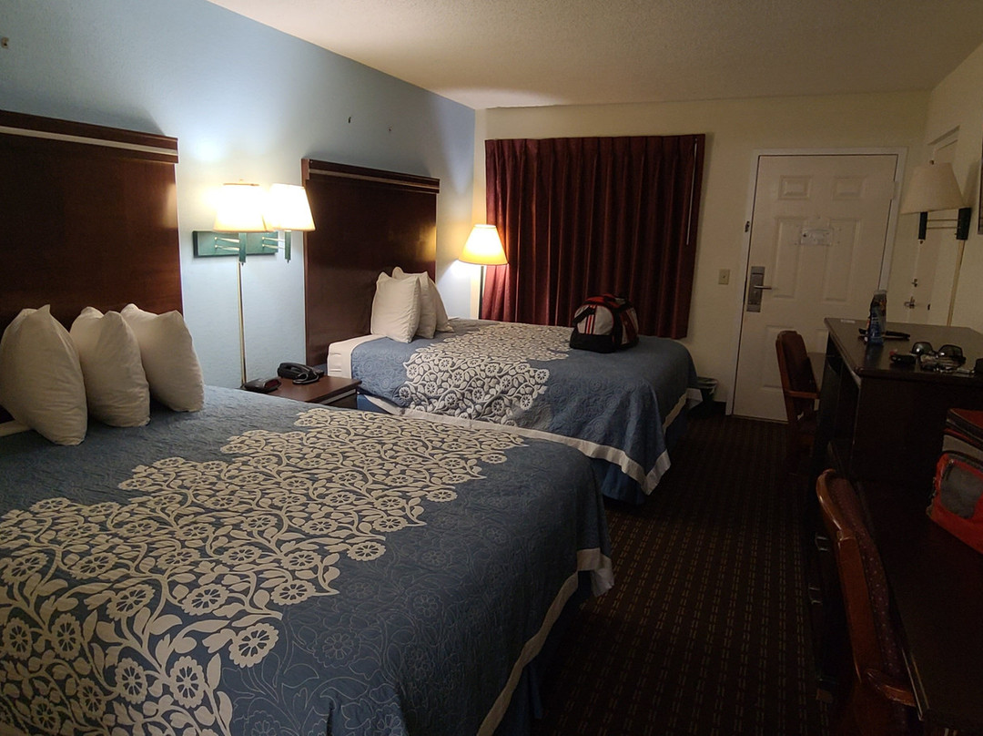 Hamilton Inn Jonesville NC主图