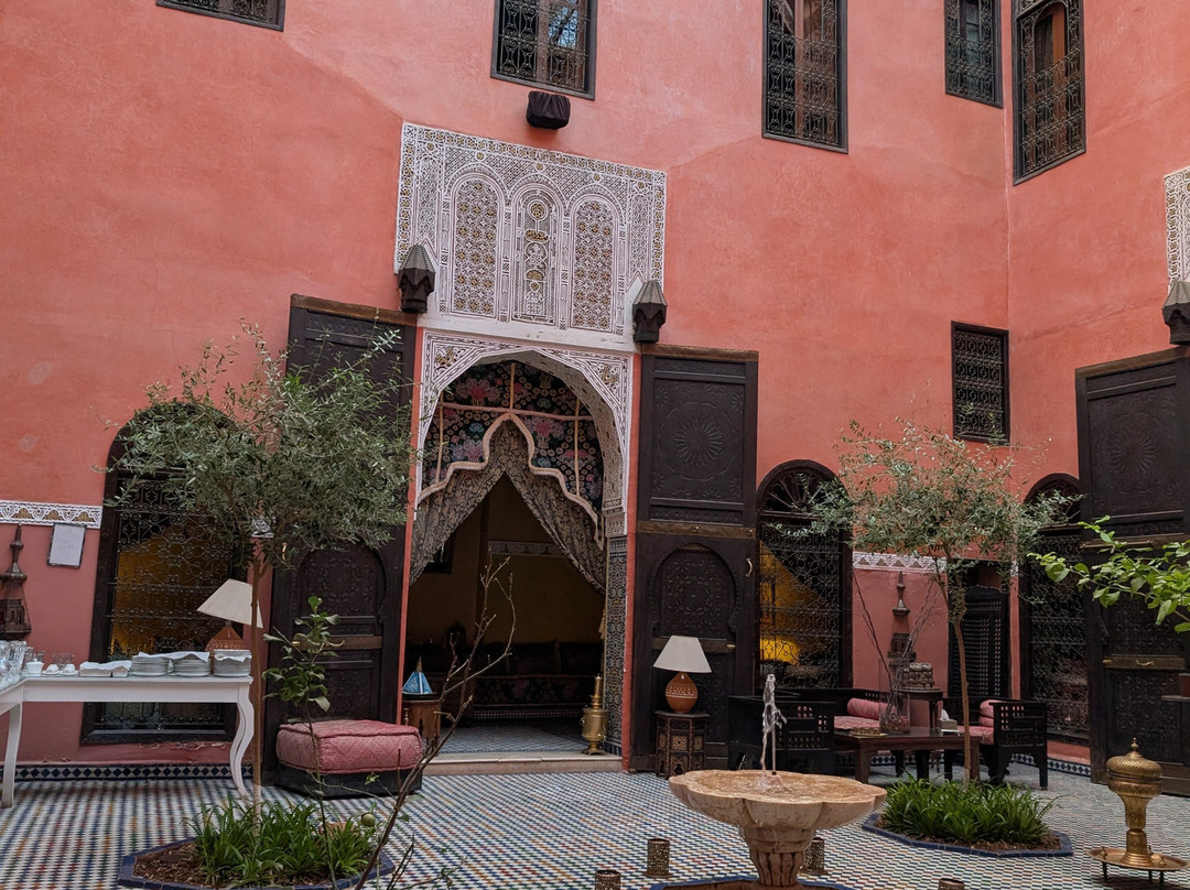 达尔安妮巴旅馆主图