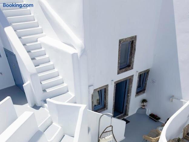 Oinos Luxury Suites