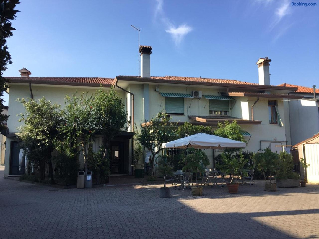 曼弗雷公寓酒店