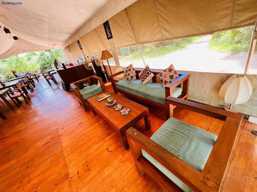 Yala Hotel Lion