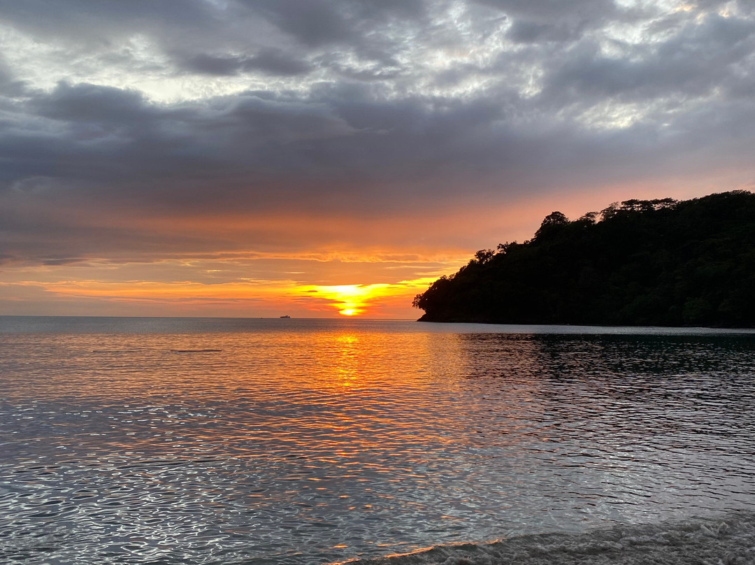 Playa La Caleta Bataan景点图片