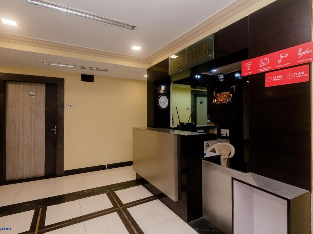 OYO 26206 Hotel Paras