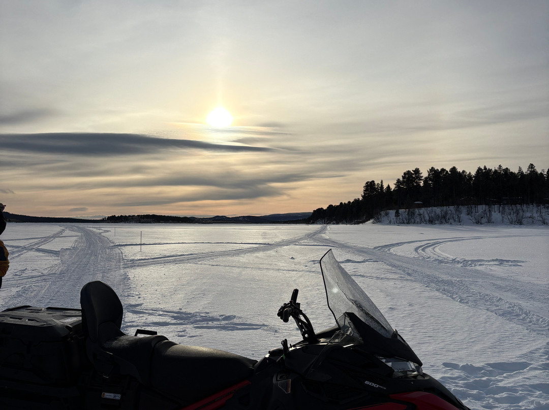 老爷爷极光团-基律纳必去景点