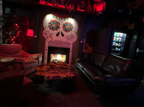 Caves Lounge-阿灵顿必去景点