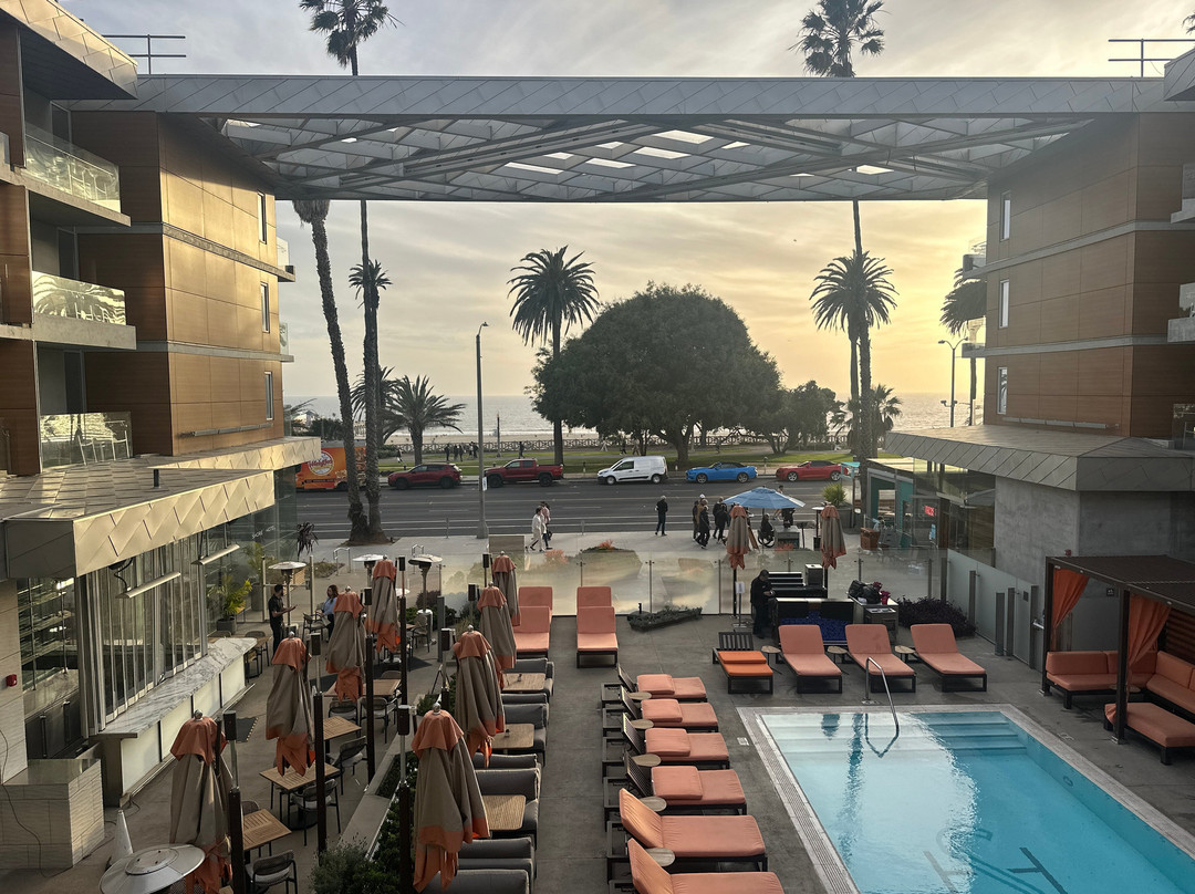 圣塔莫尼卡海滨酒店主图