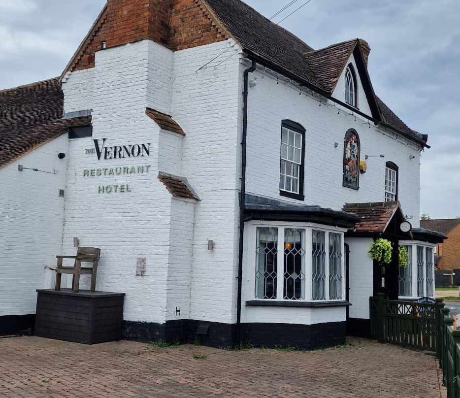 The Vernon Hotel & Restaurant主图