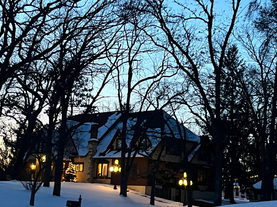 Otter Creek Inn Fireplace & Jacuzzi Suites主图