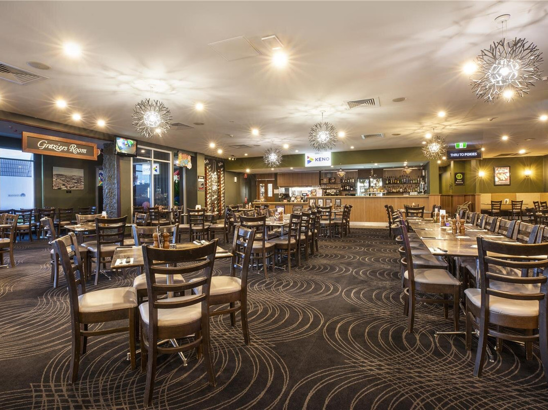 Nightcap At Dalrymple Hotel主图