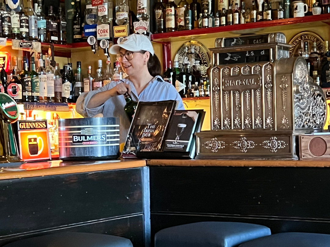 O’Loclainn’s Irish Whiskey Bar-Ballyvaughan必去景点