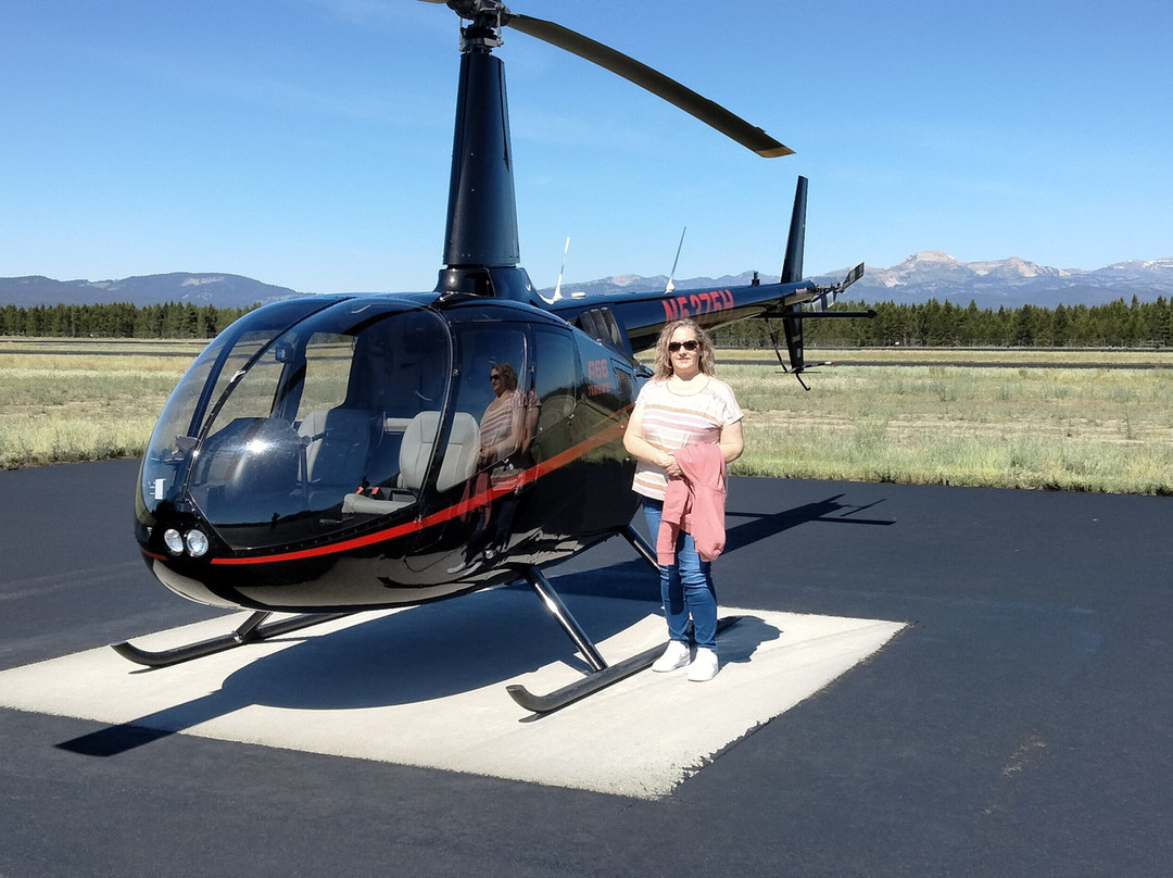 Yellowstone Helicopters-西黄石镇必去景点