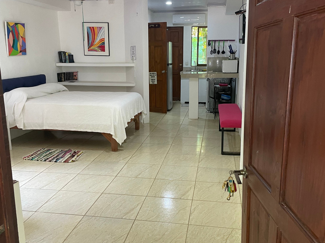 Rita & Sonny Beach  Apts #A主图