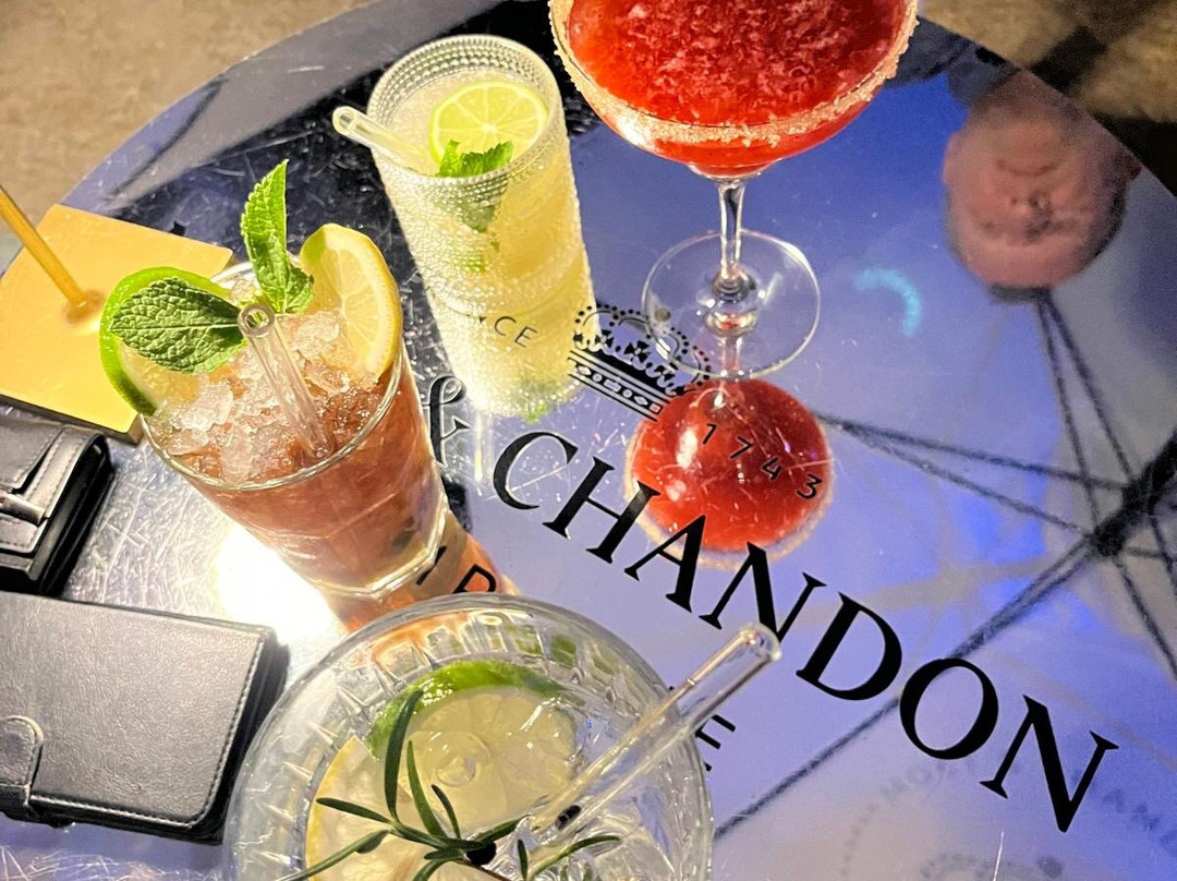 Valentino Cocktail & Champagene Bar-罗维尼必去景点