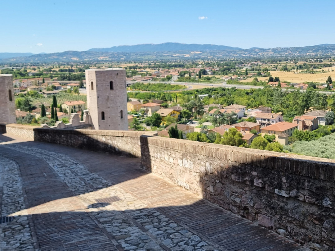 Torri di Properzio e Porta Venere-Spello必去景点