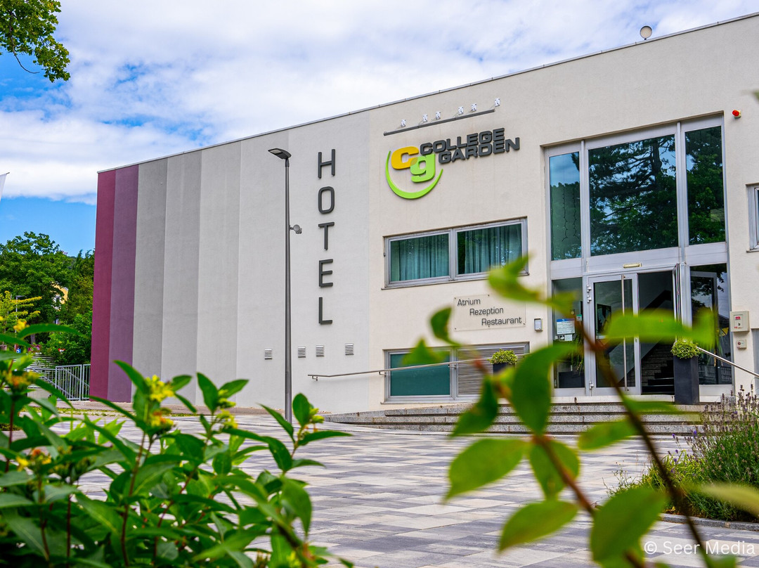 学院花园酒店主图