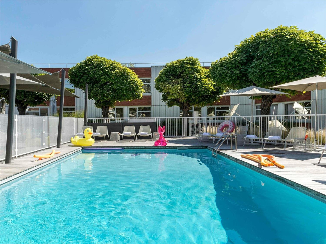 诺沃特里昂布隆酒店主图