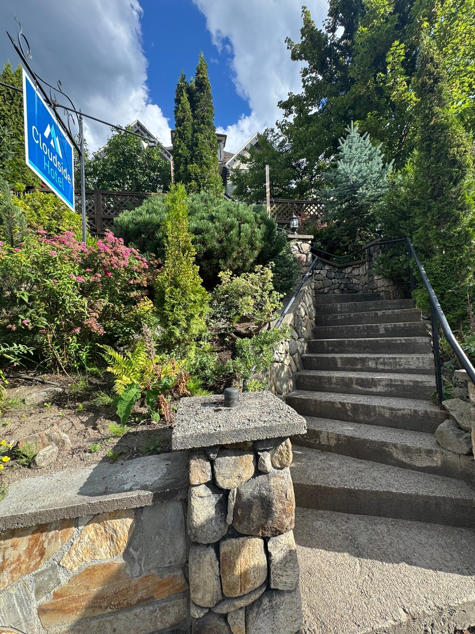 Cloudside Hotel-官方