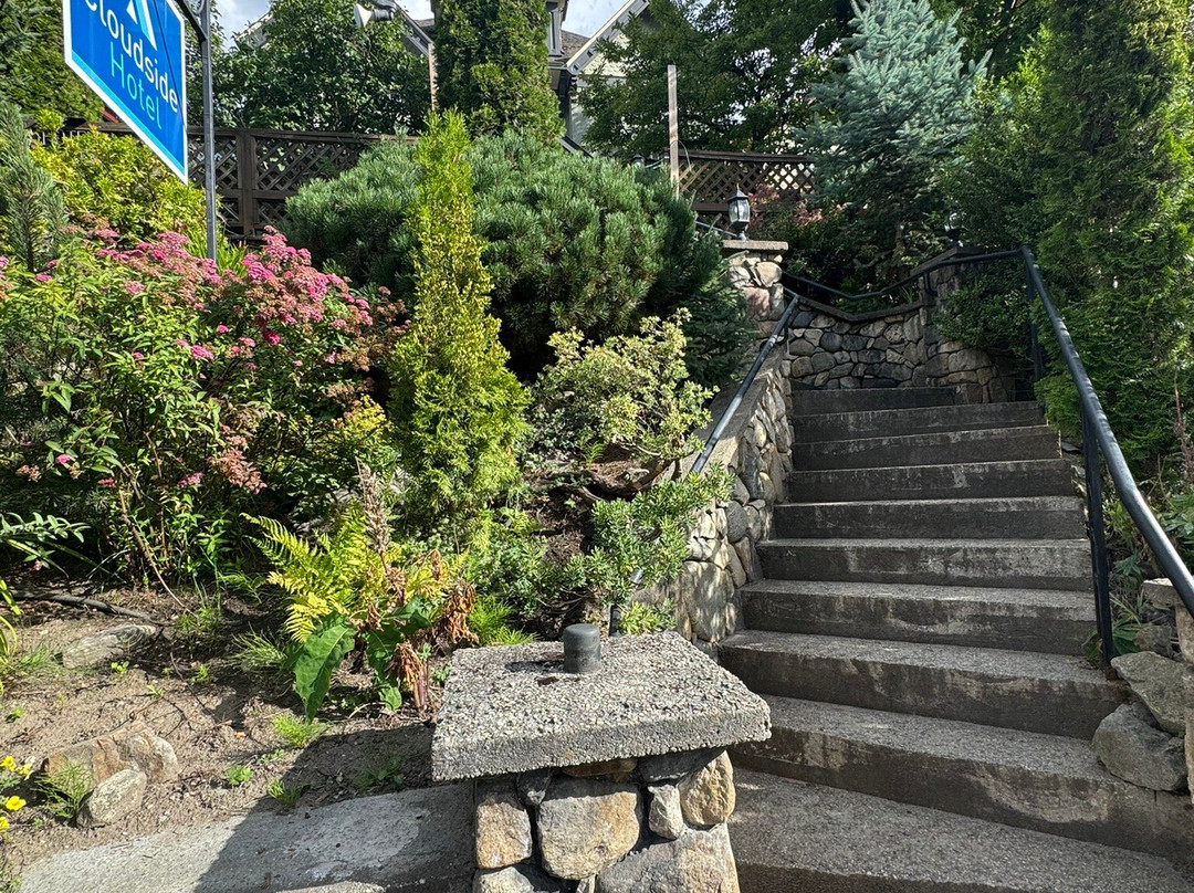 Cloudside Hotel主图