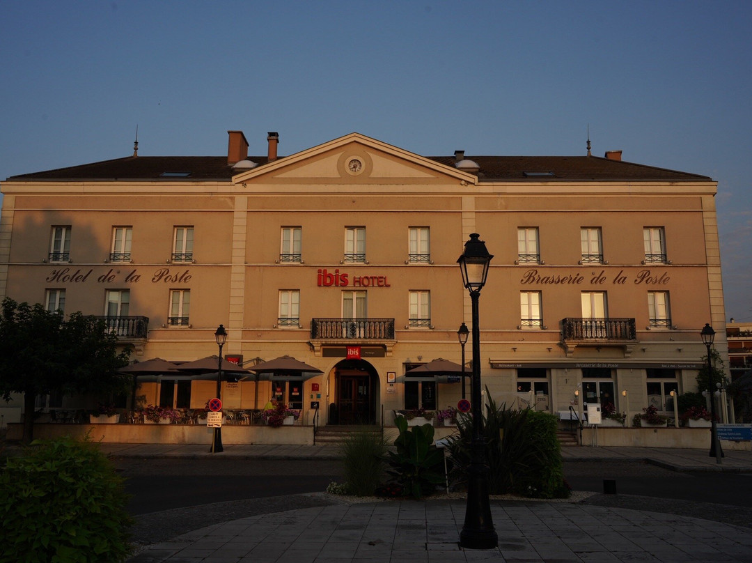 宜必思蒙塔日酒店主图